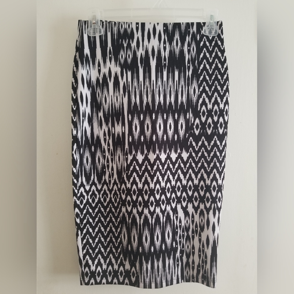 Brat Star Black/White Print Pencil Skirt. Size M.